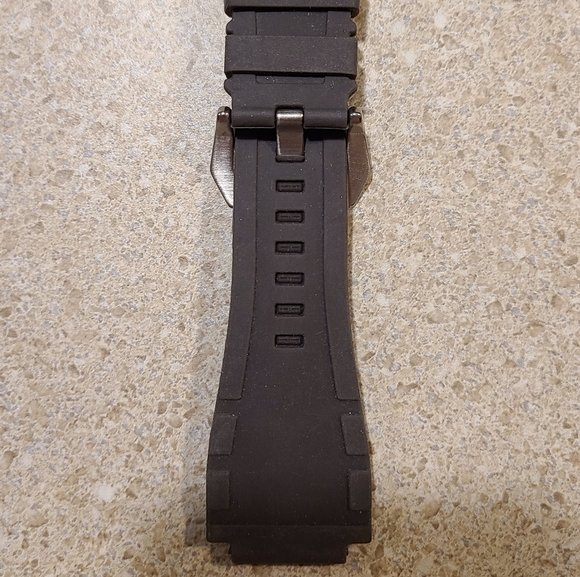 New Gray Silicone Watch Strap 24mm - Picture 2 of 2